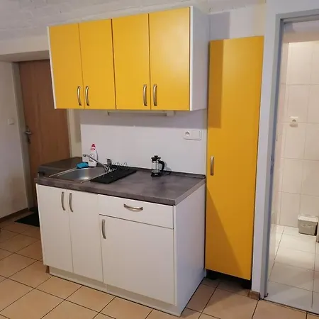 Basement In The Center!! Апартаменты Прага